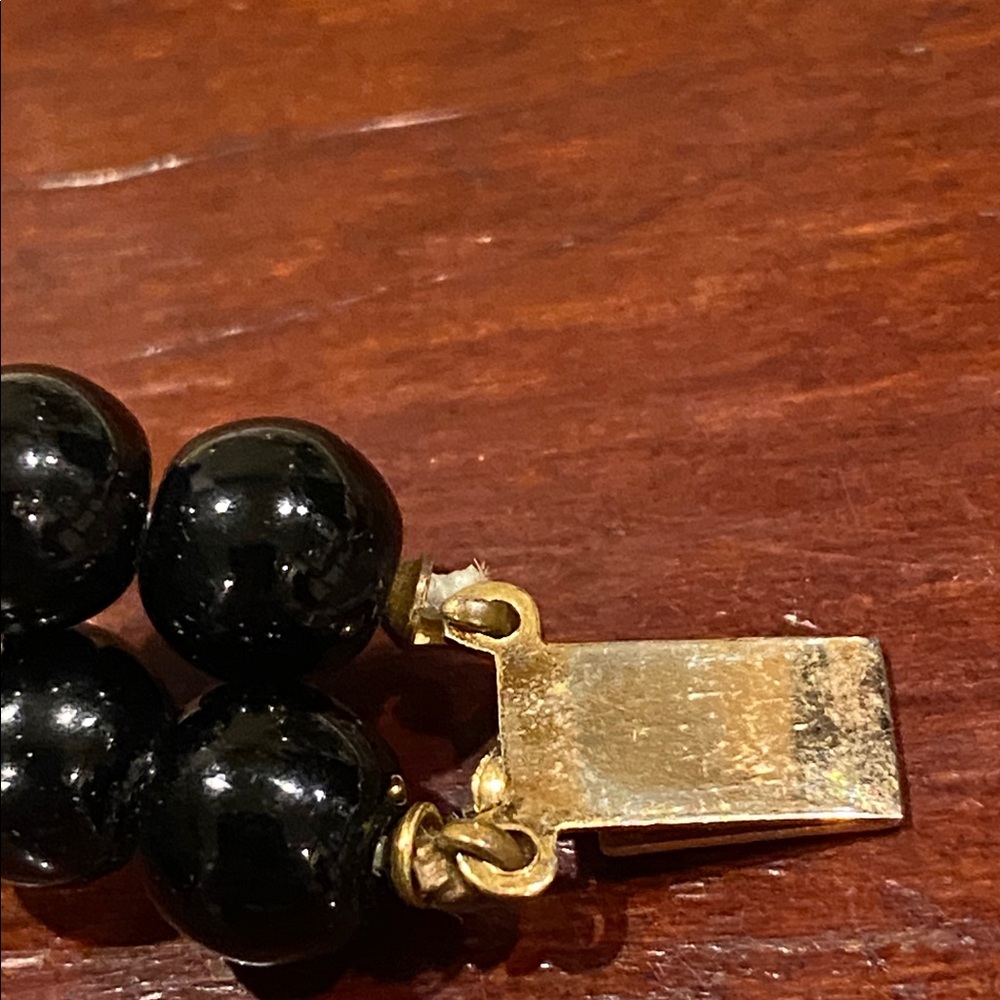 Elegant Glass Pearl and Black Glass Bead Necklace with Green Eyed Panther Clasp - Picture 9 of 9